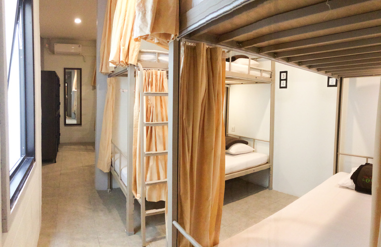 Packer Lodge Jakarta Backpacker Hostel, Bunk Beds On Credit No Deposit